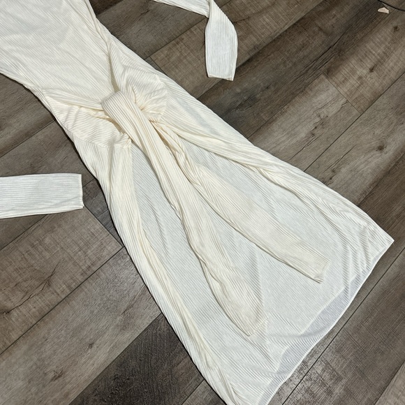 Subtle Studios tie front plisse maxi dress in off white - Picture 4 of 10